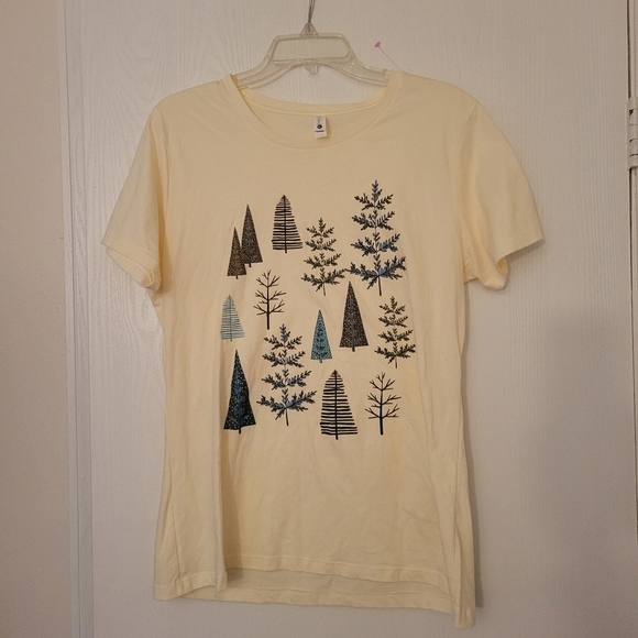 Next Level Apparel Tops - 🟣 Next Level tree tee